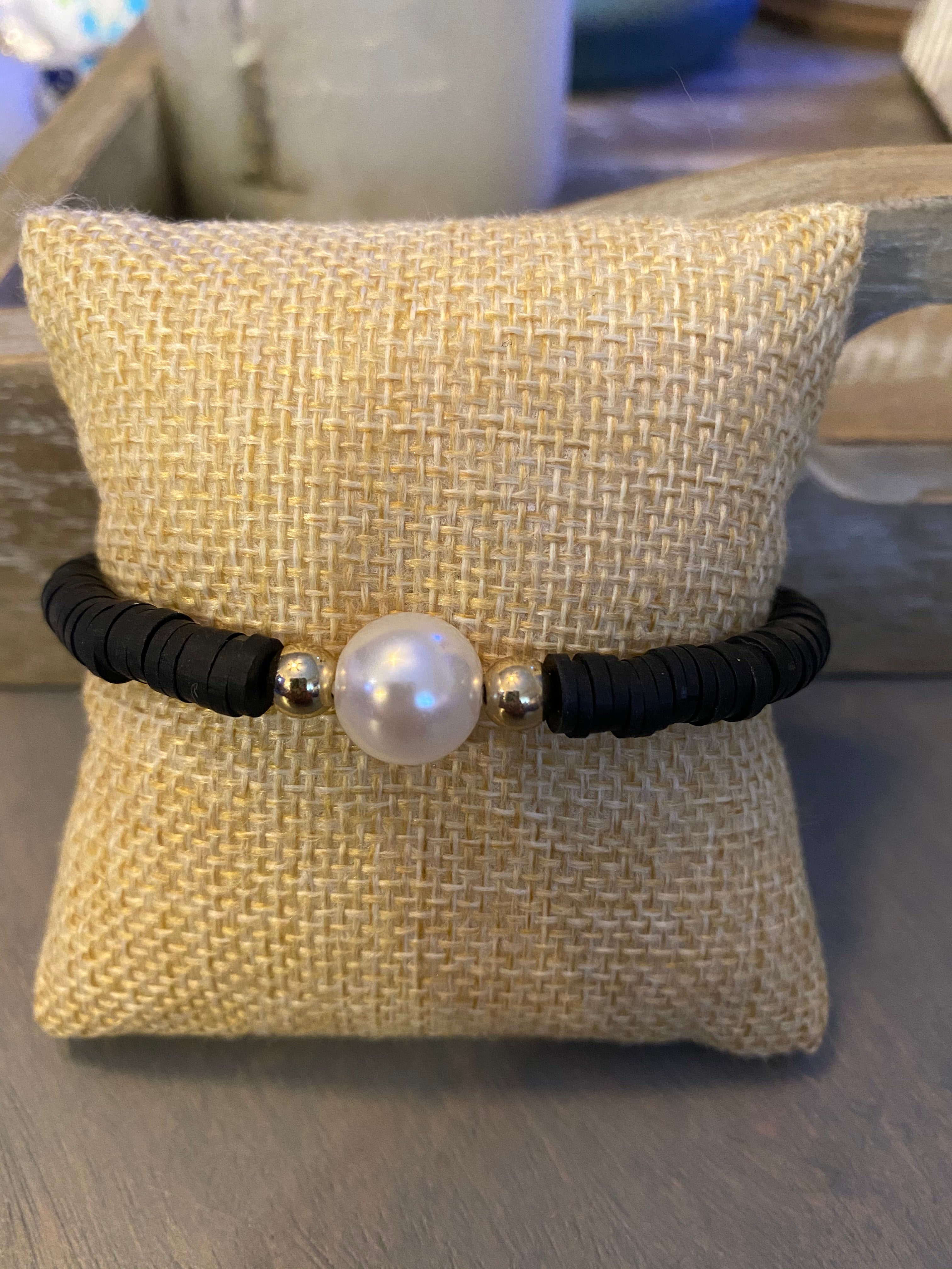 SINGLE PEARL SOLID BRACELET