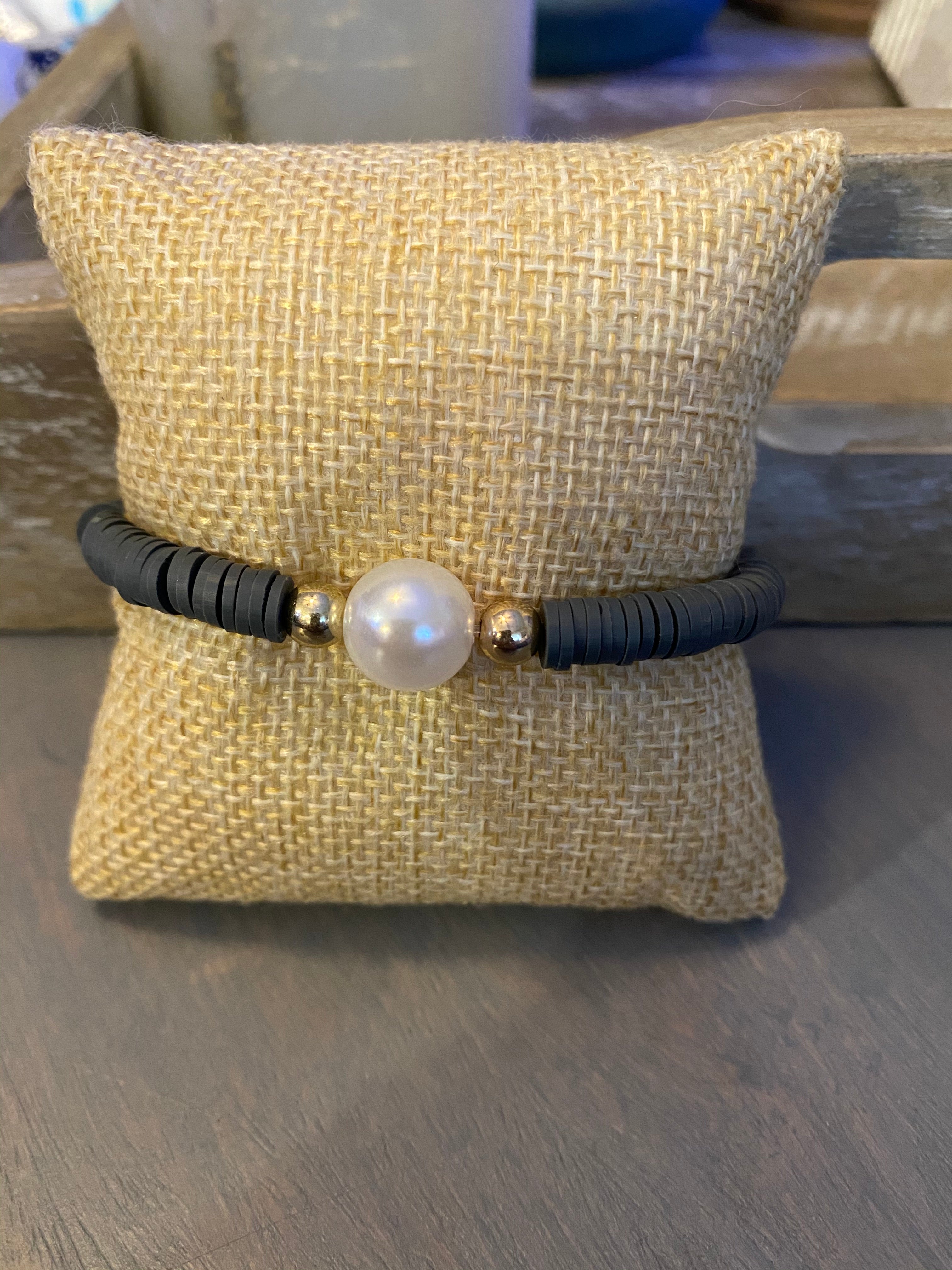 SINGLE PEARL SOLID BRACELET