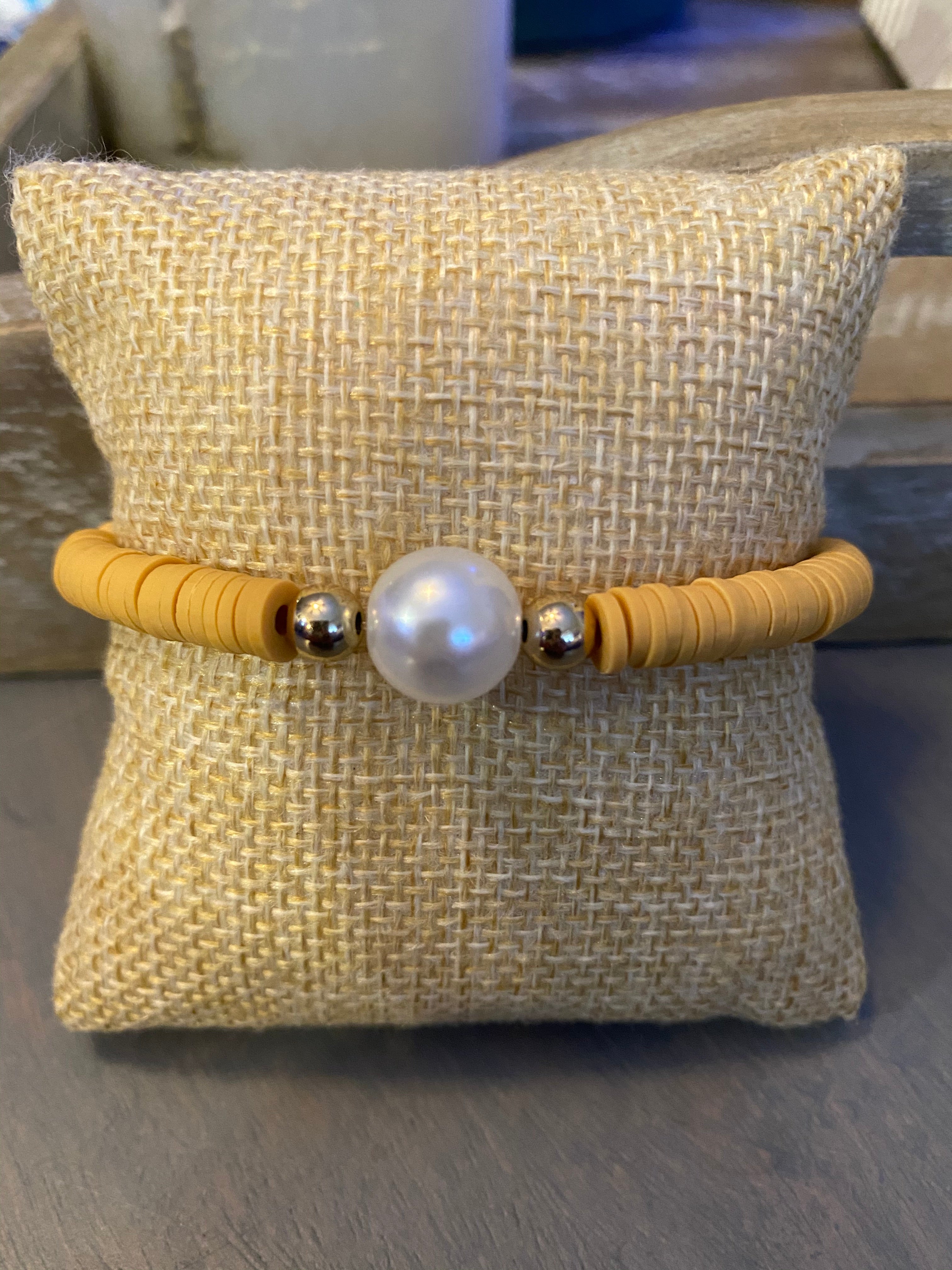 SINGLE PEARL SOLID BRACELET